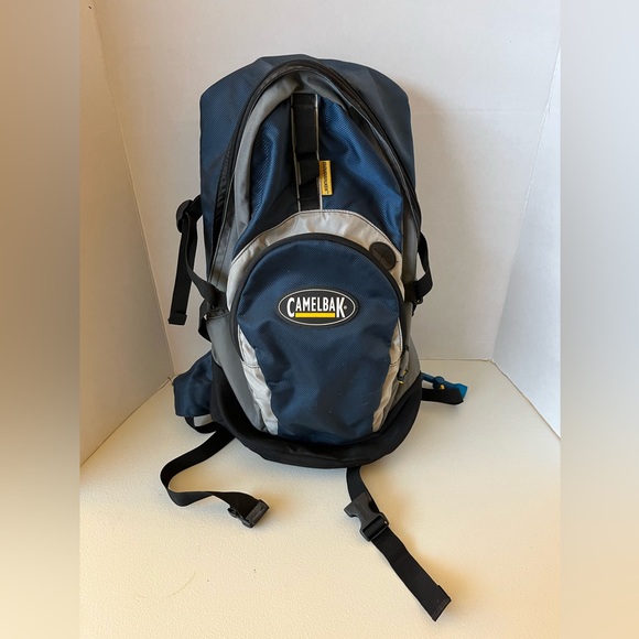 CAMELBAK Cloud Walker Hiking H20 Hydration Backpack Blue/Grey - Picture 2 of 9